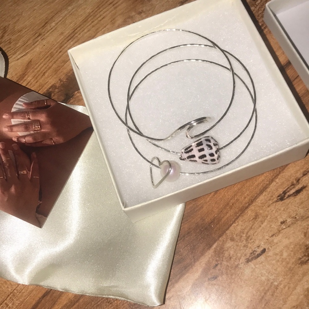 HAWAIIAN SHELL BANGLES